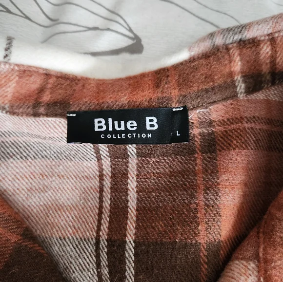 Large Shacket - Picture 2 of 4